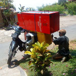 How to transport a fridge on a motorbike.. he knows how to do it...