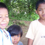 children at the roadsite