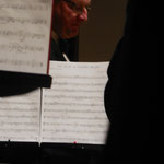 Konzentriert - Dirigent Roland Kopp