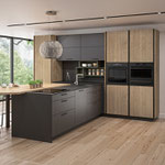 Cuisine en bois et laque anthracite. Plans de travail en pierre noire. Cuisine avec ilot central. Cuisine ouverte. Cuisine tendance. Cuisine avec poignée. Cuisine moderne et tendance 2024. Cuisine haut de gamme. Cuisin Design Toulouse