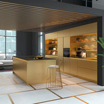 Cuisine en laque or. Plans de travail en pierre noire. Cuisine avec ilot central. Cuisine ouverte. Cuisine tendance. Cuisine sans poignée. Cuisine moderne et tendance 2024. Cuisine haut de gamme. Cuisin Design Toulouse