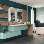 Salle de bain bois et bleu miroirs ovales rétroéclairés collection 2023 par Cuisine intérieur design Toulouse 