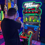 Das Bild zu Männerquatsch Podcast Folge 191 zeigt Eindrücke aus der "The Game Box" Arcade in Dortmund. 