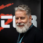 Das Bild zu Männerquatsch Podcast Folge 200 zeigt Willy Bäcker von Factor 5 auf der Amiga40 in Mönchengladbach.