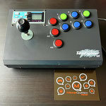 Das Bild zu Männerquatsch Podcast Folge 193 zeigt einen Super Nintendo Arcade Stick vom Typ TopFighter QJ. 