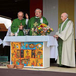 Stadtpfarrer Wolfgang Häupl, Diakon Alfons Eiber und Ruhestandspfarrer Raimund Arnold.