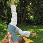 SALAMBA SARVANGASANA - Variante der Umkehrhaltung