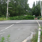 118 - hinter dem Bahnübergang links abbiegen