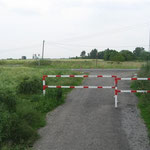 52 - zur Schranke, dann vorsichtig links