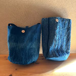 ショルダー(左)17. 藍二色 縦24・横26・奥行15  ¥9,900-(税込) /(右)16.藍二色 縦28・横22・奥行14  ¥8,800-(税込) 