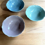 ルリ・ピンク・青磁　輪花4寸鉢　¥2400-   在庫なし