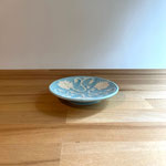 12.ブルー掛分牡丹唐草文4寸皿　¥4,000-