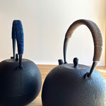 まるっこ鉄瓶 藍染め紐巻鉉　1.2ℓ   ¥39000- 在庫1点/ 鉄瓶ちび丸(中) クルミ紐巻鉉　1.2ℓ   ¥39000- 在庫なし