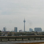 Skyline Düsseldorf von der Südbrücke