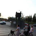 De courageux chinois à vélo dans Pékin !