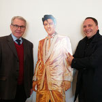Von Links: Elvis-Experte Hans-Ulrich Halwe, Elvis Presley, Bürgermeister Klaus Kreß. Foto von Beatrix van Ooyen - Ernst-Ludwig-Buchmesse 2018