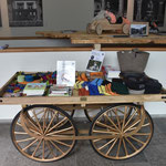 Tramark-Wagen mit Tombola-Preisen. Foto von Lutz Böckmann - Ernst-Ludwig-Buchmesse 2018