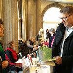 Kinderexperten unter sich: Erster Stadtrat Peter Krank und Autorin Katrin Handel. Foto von Beatrix van Ooyen - Ernst-Ludwig-Buchmesse 2018