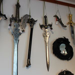 Schwerter und Dolche