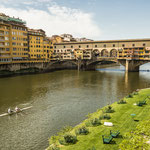 Ponte Vecchio over de Arno, Italië 