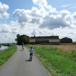 kilometerlange flache Fahrradwege im Polderland