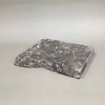 大理石117　グレー混ざり黒　180×150×20H　¥1,200