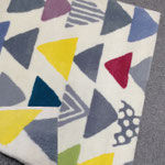 ＜倉庫商品＞ラグ107　三角矢印　角　1000×1380　　￥4,000