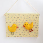 壁飾り104　花柄ボード　ひよこ２P付き　335×245　　￥1,500