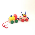 プルトイ102　ビーズトレイン　白木＆カラフル2連　95×225×105H 　￥600