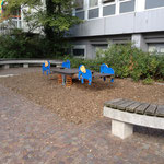 Eine Wippe im Pausenhof