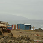 Einfache Behausungen an der chilenischen Kueste
