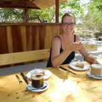 Lecker Streusel-Kaesekuchen bei der deutschen Baeckerei in Liberia