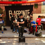 Straßenmusiker auf dem bunten Markt in San Telmo