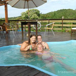 Poolparty im Aloha Beach House (Anne, Gisele und Eva) 