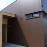 建物と一体型の玄関庇