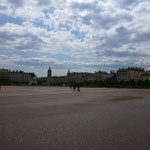 Am Place Bellecour sind wir am größten, innerstädtischen Platz dieser Welt angelangt