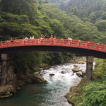 Die Shin-Kyo-Bashi - wohl eine der am meisten fotografierten Brücken in Nikko