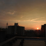 Ein Sonnenuntergang auf der Dachterrasse des Hostels