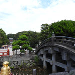 In Kamakura steht noch der Besuch des Shinto-Schreins Tsurugaoka Hachiman-gu auf dem Programm