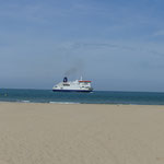 Endlich am Meer - Schiffe gucken in Calais