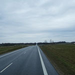 Zunächst noch auf schnurgeraden Straßen erreichen wir Lettland und die Stadt Daugavpils