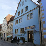 Unser Streifzug durch die romantischen Gassen von Rothenburg ob der Tauber wird von Sonnenschein begleitet