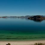 ....und glasklarem Wasser in allen Farbschattierungen