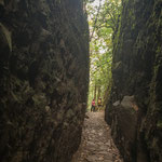 ....von der Lava geschaffener Tunnel....