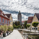 ...mit seiner Altstadt und den Kanälen...