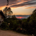 ...und einem alten Bauernhaus.