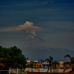 Der rauchende "Popocatépetl" - 5.465 m - bei Sonnenaufgang.....