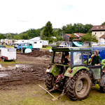 Extremer Regen und manche Fahrzeuge mussten mit einem Traktor heraus gezogen werden