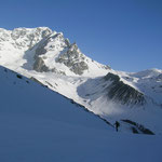 Ab der Mittelstation präbarierte Piste, im Hintergrund die Minigerode zum Ortler