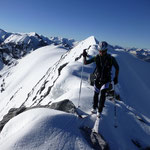 Berg Heil zum dritten, dahinter die Kristallspitze (höchste Punkt) wo wir abgefahren waren, der Passo Campo und der Aufstieg (Spuren) zur Payerspitze, ganz links Zufall und Cevedale